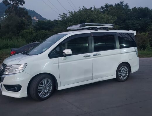 Spacious Honda Minivan for Tours & Transfers | ميني فان هوندا واسعة للجولات والتوصيل