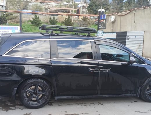 Honda Odyssey Minivan with Driver | ميني فان هوندا أوديسي مع السائق بيغلار