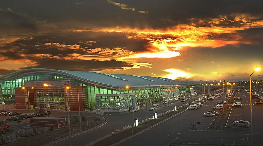 First Hour at Georgia Airport | أول ساعة في مطار جورجيا