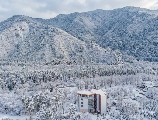 Hotel Emerald Borjomi | فندق إيميرالد بورجومي