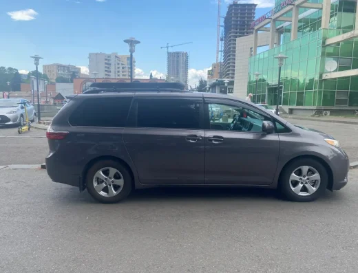 Toyota Minivan-Driver and Guide|فوقار-سائق ومرشد سياحي تويوتا ميني فان