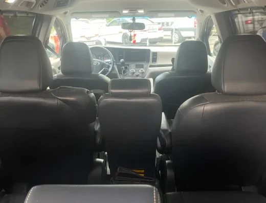 Toyota Minivan-Driver and Guide|فوقار-سائق ومرشد سياحي تويوتا ميني فان