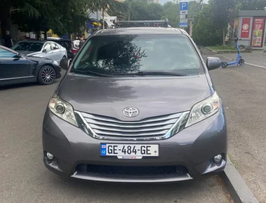 Toyota Minivan-Driver and Guide|فوقار-سائق ومرشد سياحي تويوتا ميني فان
